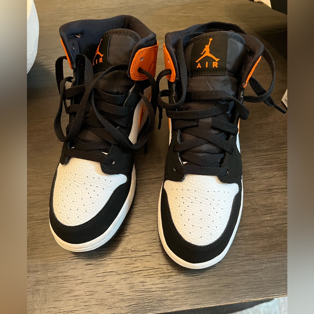 Nike worn once girls or boys shoes